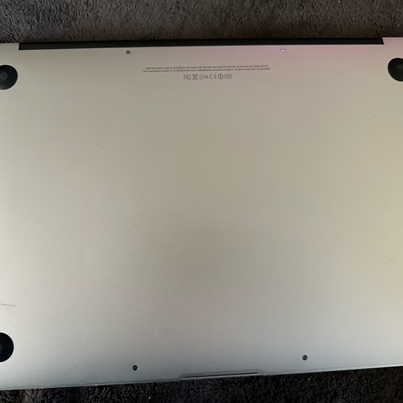 MacBook - Picture 2 of 4